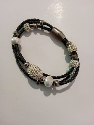 Bracciale intrecciato con perle e strass
