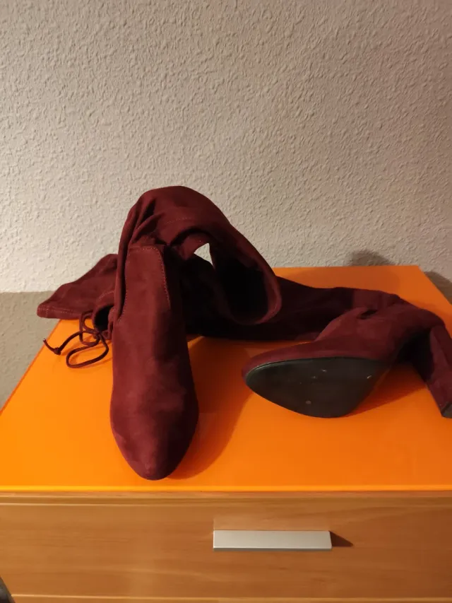 BOTAS ALTAS POR ENCIMA DE LA RODILLA.GRANATES