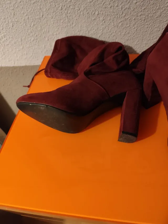 BOTAS ALTAS POR ENCIMA DE LA RODILLA.GRANATES