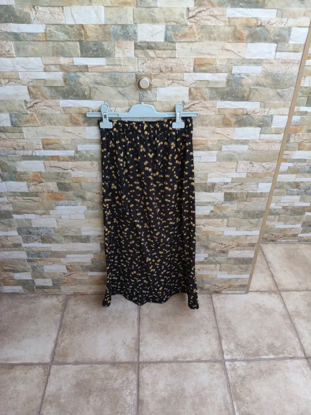 Falda midi negra floral