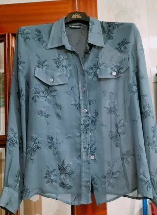 Camisa Cadeneta floral azul azafata