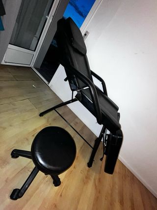 Camilla de tatuajes negra