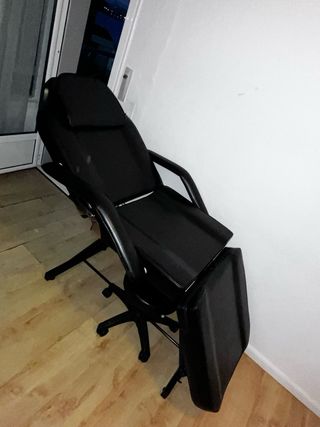 Camilla de tatuajes negra