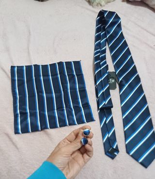 Conjunto Corbata sedosa Pañuelo y Gemelos