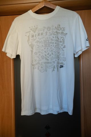 T-shirt Nike bianca con stampa grafica