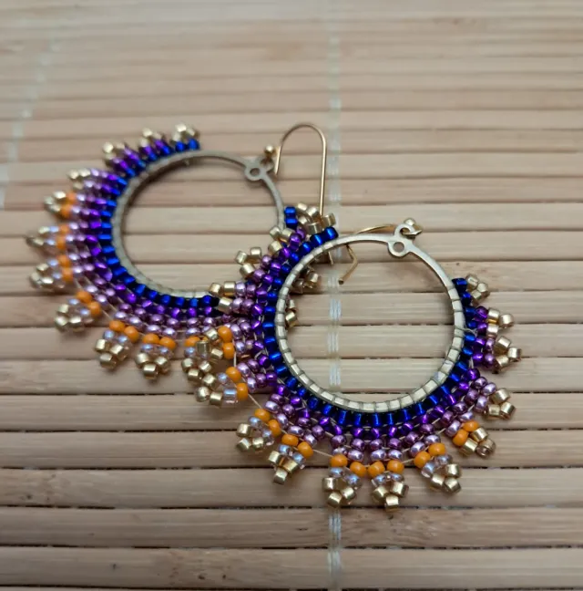 Aros hechos a mano con cuentas miyuki.