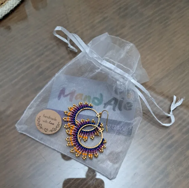 Aros hechos a mano con cuentas miyuki.