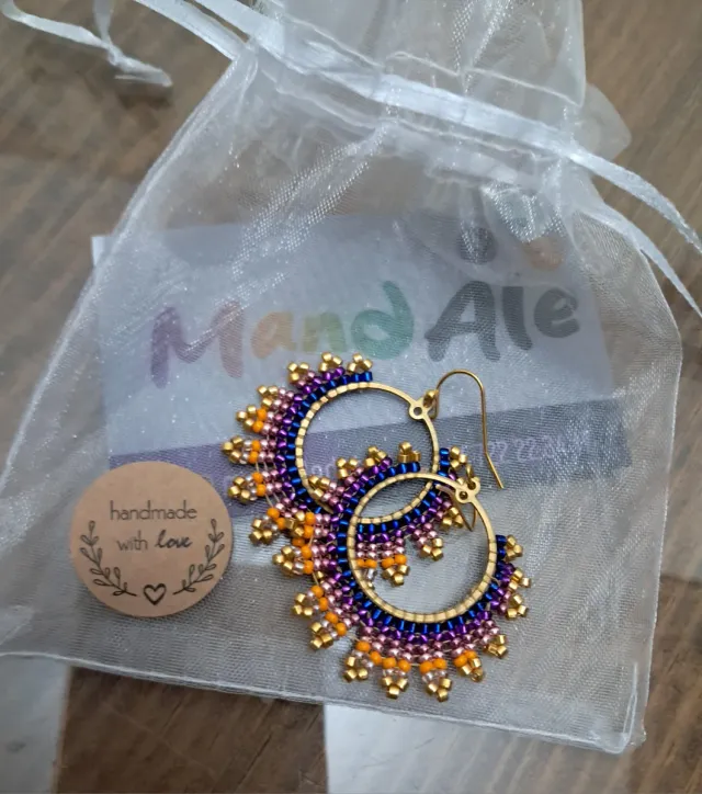 Aros hechos a mano con cuentas miyuki.