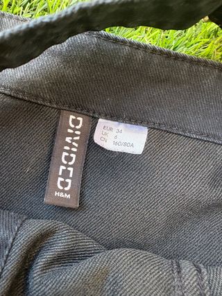 Vestido Peto Corto H&M Divided Negro