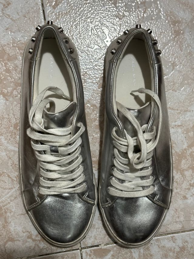Zapatillas Zara Man plateadas con tachuelas