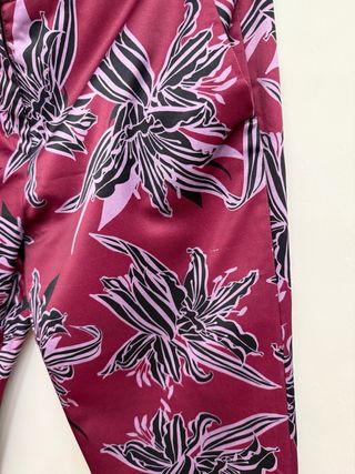 Pantalón Hugo Boss estampado floral