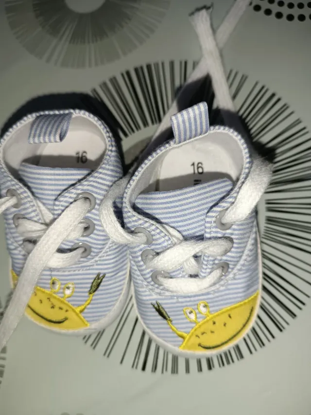 Zapatillas bebé rayas con dibujo