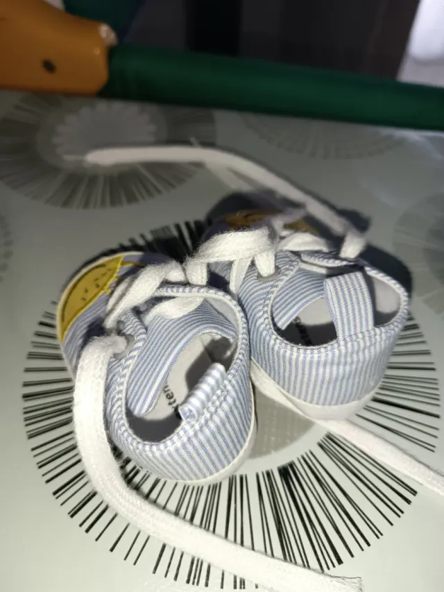 Zapatillas bebé rayas con dibujo