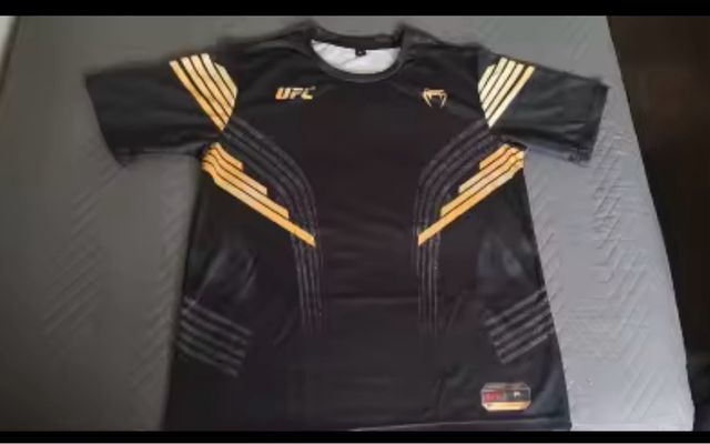 Camiseta UFC Negra y Dorada (talla a elegir)