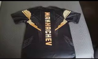 Camiseta UFC Negra y Dorada (talla a elegir)