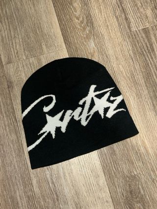 Cuffia Corteiz Nera con Logo Bianco