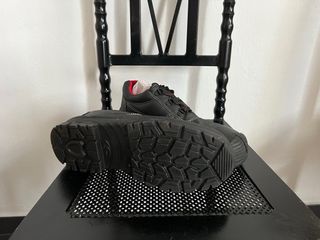 Zapatos de seguridad Cofra negros y rojos