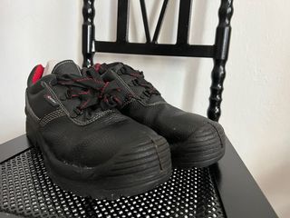 Zapatos de seguridad Cofra negros y rojos