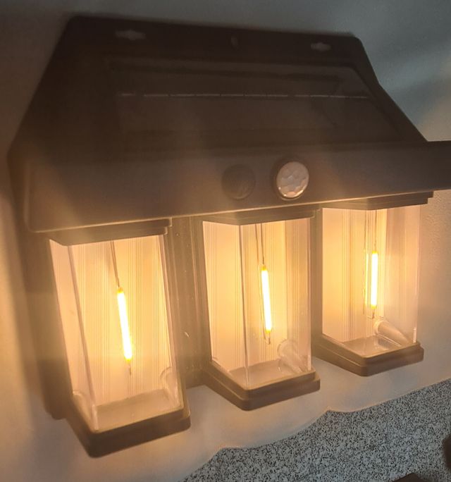 Foco Solar LED triple con batería