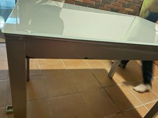 Mesa de metal y madera