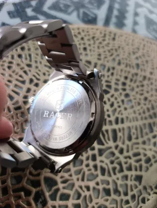 Reloj Racer con bisel estilo Pepsi