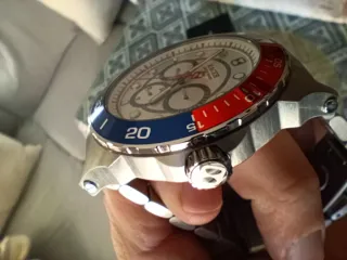 Reloj Racer con bisel estilo Pepsi