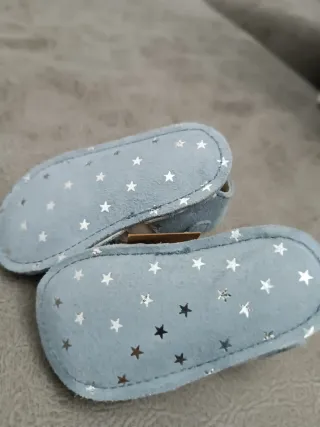 Zapatillas bebé estrellas azul