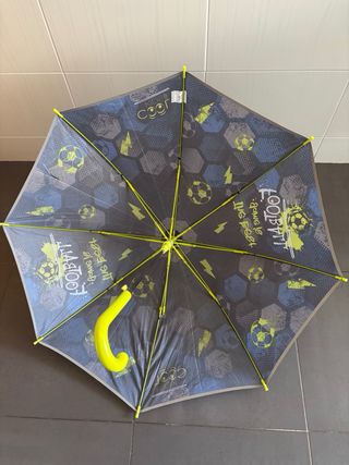 Paraguas infantil fútbol Nuevo.
