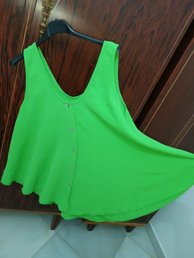Blusa verde con botones