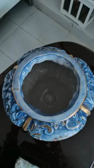 Vasija de Porcelana Azul y Dorada