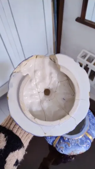 Vasija de Porcelana Azul y Dorada