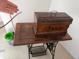 Macchina da cucire antica Ossa