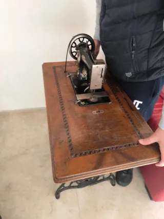 Macchina da cucire antica Ossa