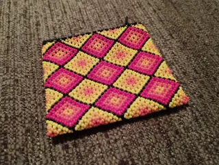 Monedero artesanal de la cultura Wixarika (México)