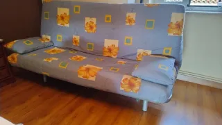 Sofá cama estampado floral