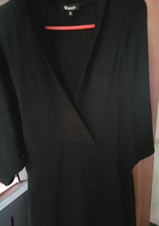 VESTIDO NEGRO MANGA LARGA.