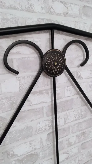 Cabecero de forja negro y dorado