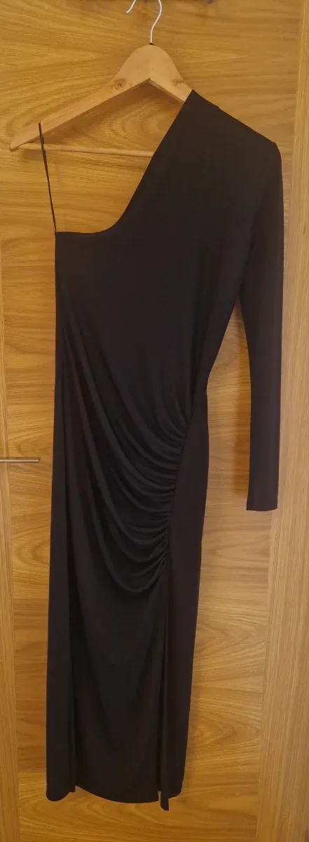 Vestido negro Zara