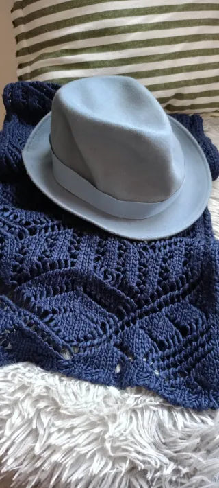 Cappello Lana ALTRAMODA/Sciarpa PULL&BEAR regalo