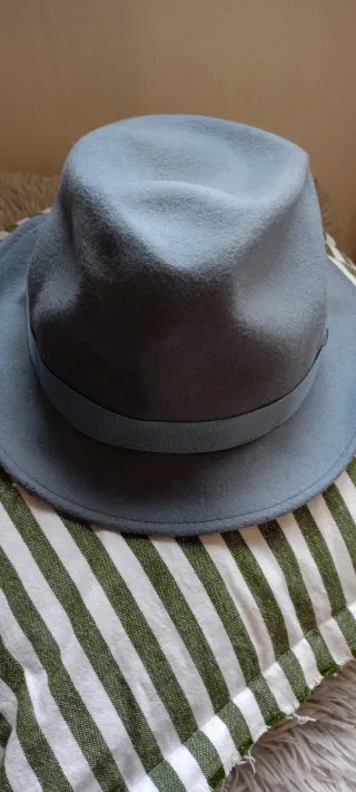 Cappello Lana ALTRAMODA/Sciarpa PULL&BEAR regalo