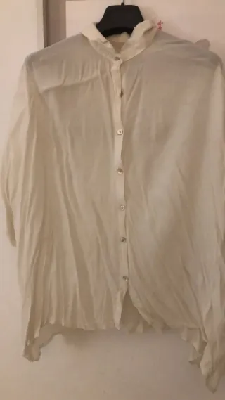 Lote 2 camisas(una blanca y una beige)