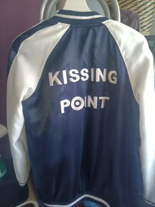 Cazadora Stradivarius azul y blanca