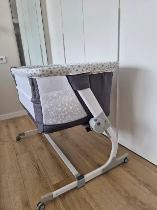 Minicuna colecho Jané Baby side