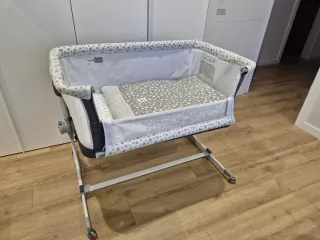 Minicuna colecho Jané Baby side