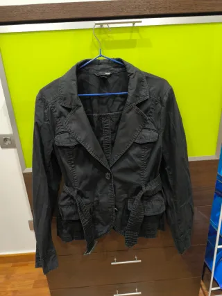 Cazadora vaquera negra H&M t. 40