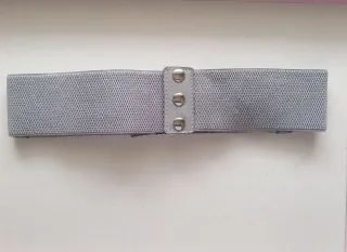 Cinturón gris con hebillas elastico