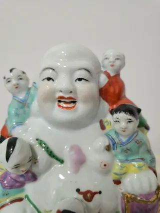 Buda Sonriente con 5 Niños Figura Porcelana China