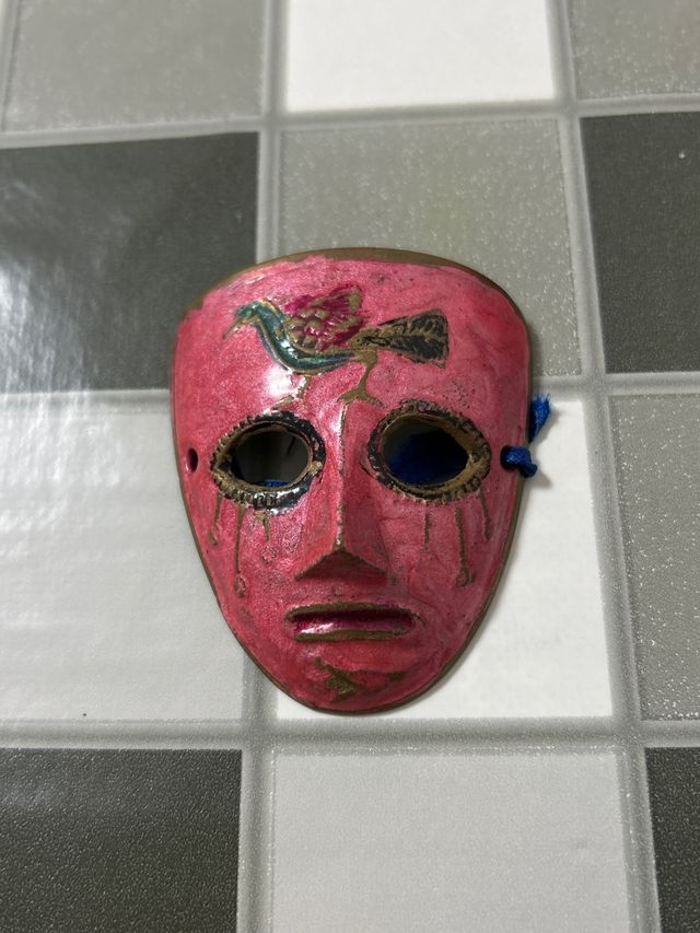 Antica maschera di bronzo