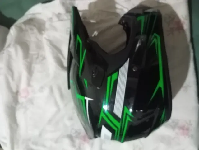 Casco VIRTUE Negro con detalles verdes