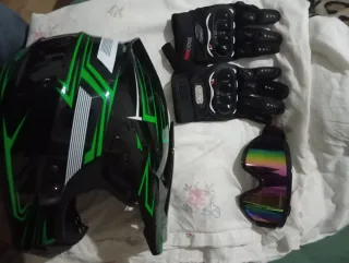 Casco VIRTUE Negro con detalles verdes